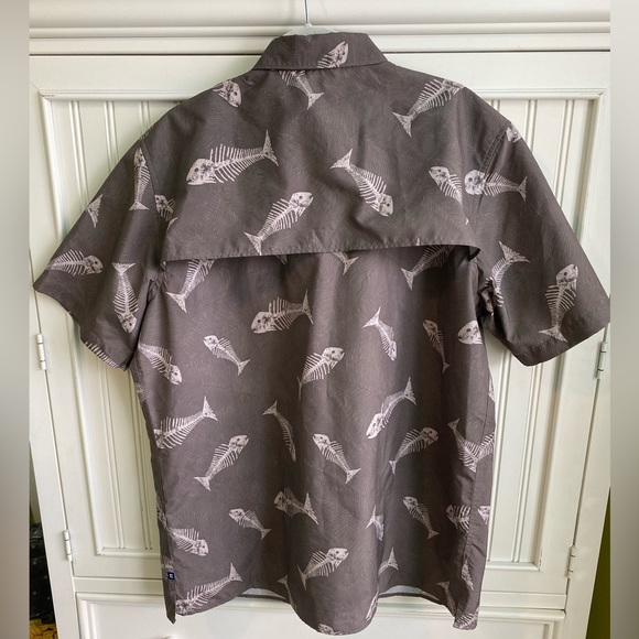 Light weight, outdoor button down shirt. - Picture 2 of 3